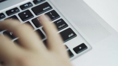 Parmak yazdıktan sonra giriş tuşuna basar