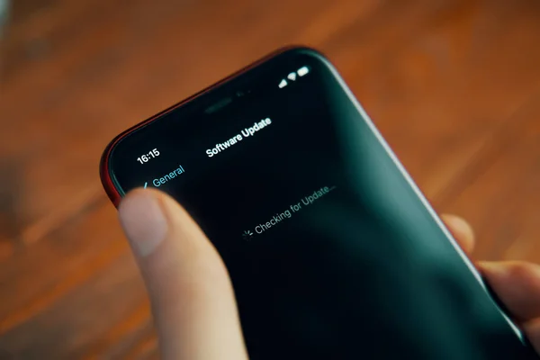 Apple iPhone işlem sistemi güncellemesi