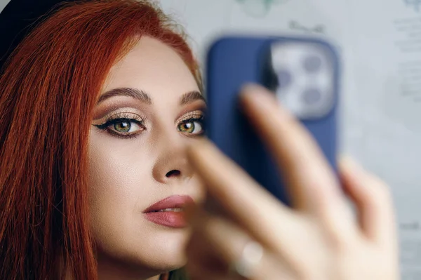 Red Haired Woman Bright Makeup Takes Selfie Camera Modern Phone — Stock Photo, Image