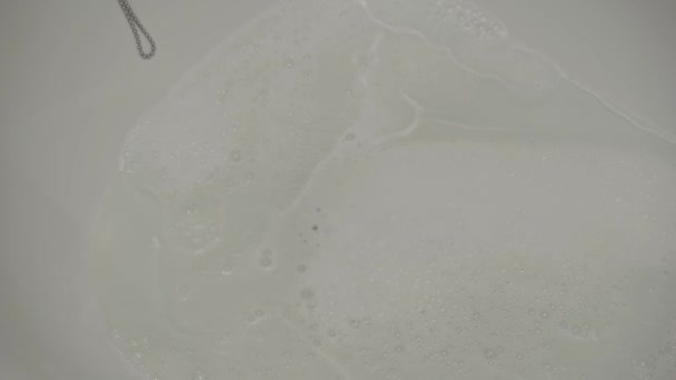 Mans Hand Closes Water Drain Plug Hygienic Procedure Bathtub Thick — стоковое видео