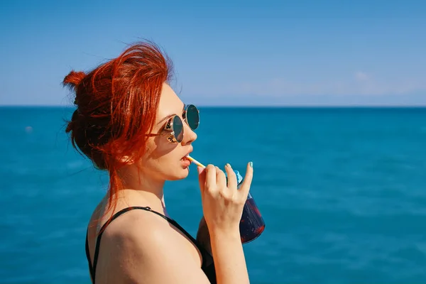 Red Haired Woman Sunglasses Drinks Lemonade Bottle Cocktail Tube Girl —  Fotos de Stock