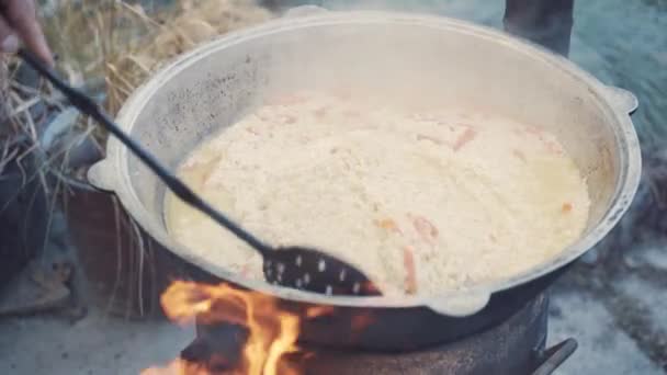 Chef Mixes Pilaf Cauldron Slotted Spoon Cooking Campfire Charity Lunch — Wideo stockowe