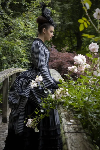 Victorian Woman Wearing Striped Silk Polonaise Black Skirt Walking Garden — Stock Photo, Image