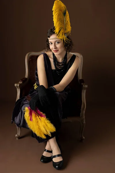 1920S Woman Wearing Party Dress Headband Feather — ストック写真