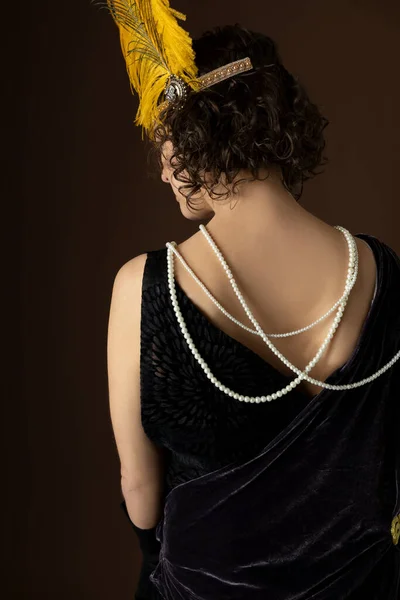 1920S Woman Wearing Party Dress Headband Feather — ストック写真