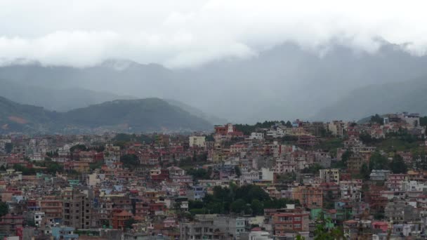 Μια Θέα Της Πόλης Κατμαντού Σύννεφα Κυλούν Πάνω Από Τους — Αρχείο Βίντεο