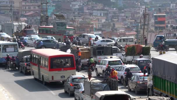 Katmandu Nepal November 2021 Trafikmönster Vid Korsning Ringvägen Katmandu Nepal — Stockvideo