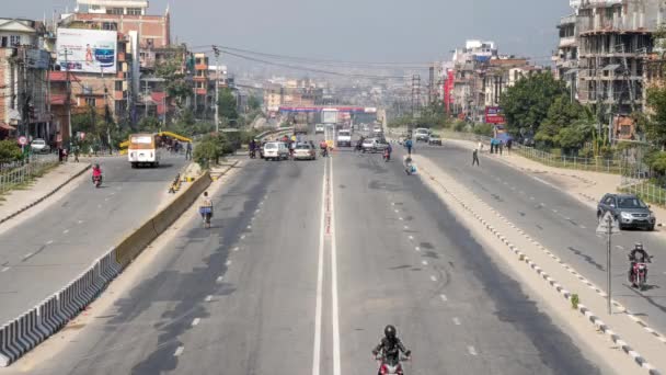 Kathmandu Nepal November 2021 Verkehrsverlauf Einer Kreuzung Auf Der Ringstraße — Stockvideo