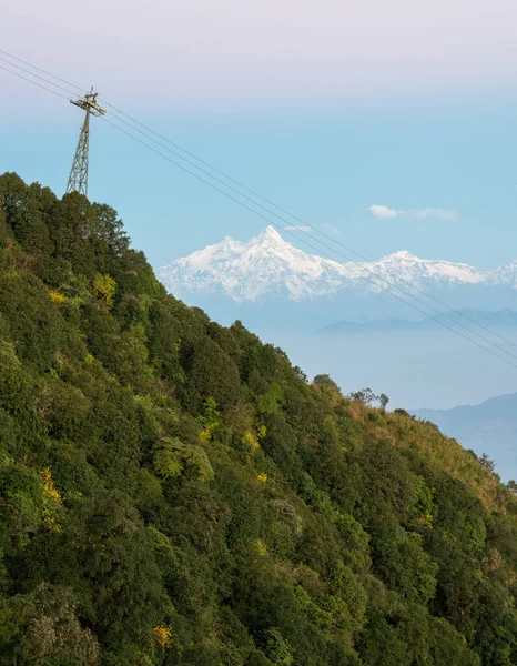 Een Kabelbaan Toren Kant Van Een Heuvel Met Himalaya Mountains — Stockfoto