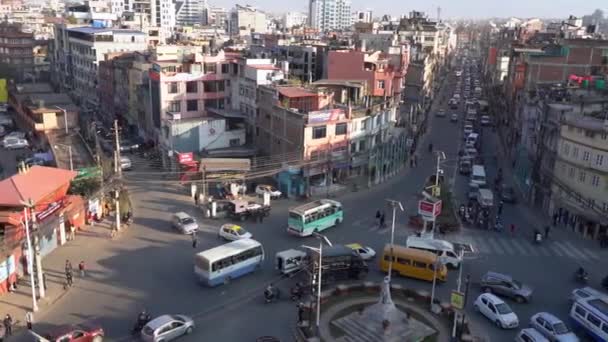 2021年12月17日 尼泊尔加德满都 加德满都市道路上繁忙时间交通的全景 — 图库视频影像