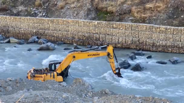 November 2021 Mustang Nepal Excavator Caught Landslide Ended River Unable — стоковое видео
