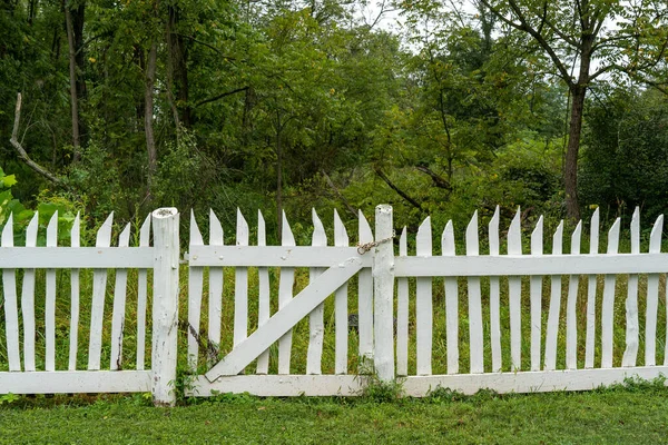 Historic White Picket Fence Edge Lawn Gate Middle Stockbild