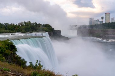 Sabahları Niagara Şelalesi 'nin yavaş bir deklanşör hızıyla manzarası..