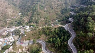 BP Karayolu 'nun, Bardibas Otoyolu' nun, Nepal 'in tepelerindeki ve dağlarındaki insansız hava aracı görüntüleri..