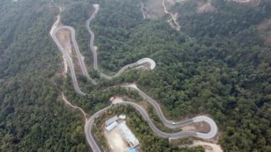 BP Karayolu 'nun, Bardibas Otoyolu' nun, Nepal 'in tepelerindeki ve dağlarındaki insansız hava aracı görüntüleri..