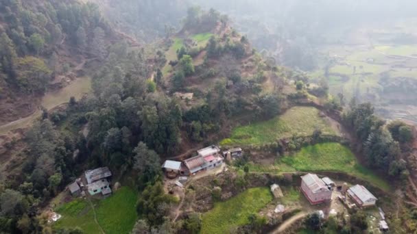 Widok Powietrza Domów Rozrzuconych Zboczach Gór Nepalu Polach Tarasowych — Wideo stockowe