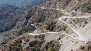 Nepal 'deki engebeli Himalaya Tepeleri' nin üzerinden uçuyor..