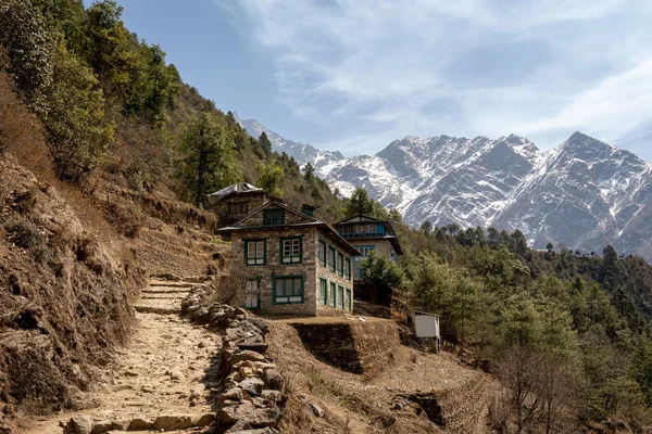 Some Houses Built Dirt Mountain Trail Himalaya Mountains Nepal Everest — Stock Photo, Image