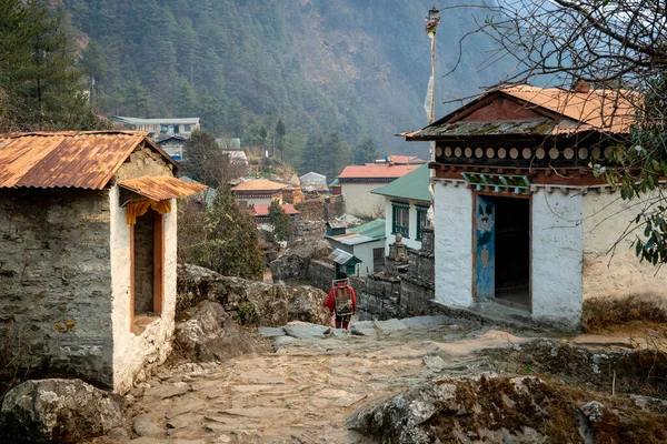 Μερικά Βουδιστικά Σπίτια Τροχού Προσευχής Στα Βουνά Himalaya Του Νεπάλ — Φωτογραφία Αρχείου