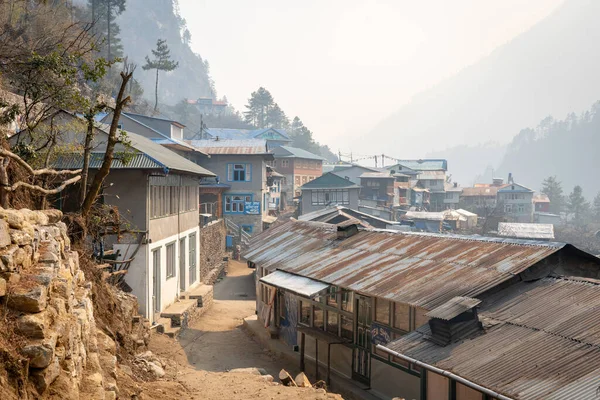尼泊尔喜马拉雅山中的小城镇法康丁 — 图库照片