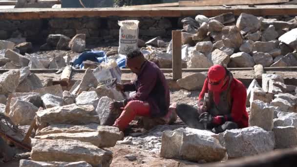 Namche Bazaar Nepal March 2022 Two Men Forming Stones Building — 图库视频影像