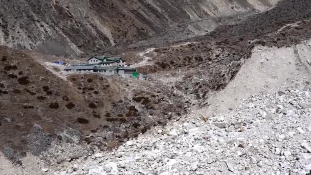 Una Vista Panorámica Del Pequeño Pueblo Dukla Valle Glaciar Circundante — Vídeos de Stock