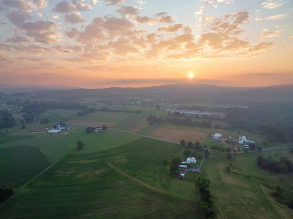 兰开斯特县农田上空黎明时分的鸟瞰 — 图库照片