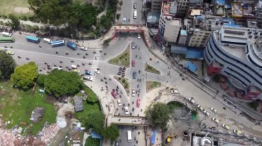 Bir hava görüntüsü, Katmandu metropolünün yollarındaki trafiği ve kavşaktaki trafik düzenini hızlandırır..