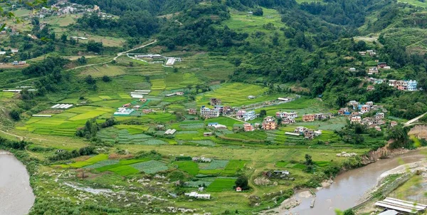喜马拉雅山山麓绿色梯田的美丽高角景观 — 图库照片