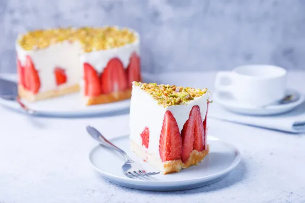 Freesier Cake Fresh Strawberries Pistachios French Classic Dessert Portion Cake — Stock Photo, Image