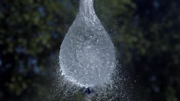 Balão Com Água Soprando Perto Câmera Lenta — Vídeo de Stock