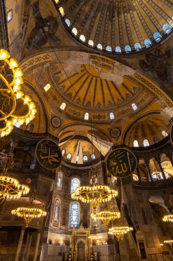 Ayasofya 'nın iç mimari, dekorasyon ve mimari manzarası, Türkiye' nin Sultanahmet bölgesinde İstanbul 'un ünlü bir simgesi.