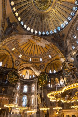 Ayasofya 'nın iç mimari, dekorasyon ve mimari manzarası, Türkiye' nin Sultanahmet bölgesinde İstanbul 'un ünlü bir simgesi.