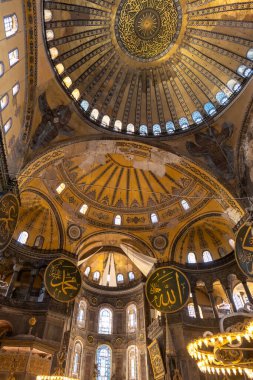 Ayasofya 'nın iç mimari, dekorasyon ve mimari manzarası, Türkiye' nin Sultanahmet bölgesinde İstanbul 'un ünlü bir simgesi.