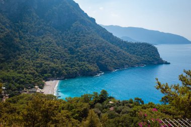Kabak plajı, Akdeniz kıyısında Fethiye yakınlarında gözlerden uzak bir sahil, ünlü Lycian yolu olan yürüyüş rotasında yer alıyor.