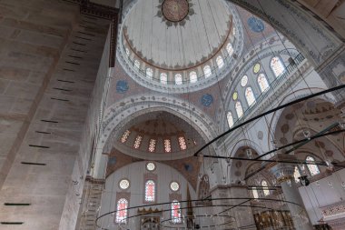 Beyazit camii iç mimarisi veya Beyazit Camii - İstanbul, Türkiye 'nin en eski camilerinden biri