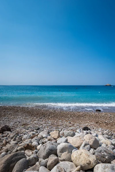 カバックビーチ フェティエの近くの地中海に沿って人里離れたビーチ トルコ 有名なリキアの方法トレッキングルートに位置しています — ストック写真