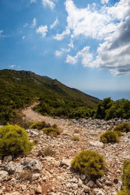 Kas yakınlarındaki Akdeniz Türk kıyı bölgesi olan Türkiye 'nin dağ manzarası fotoğrafı, Lycian yolunda yürüyüş rotasında çekildi. Doğa, açık hava, yürüyüş ve yürüyüş