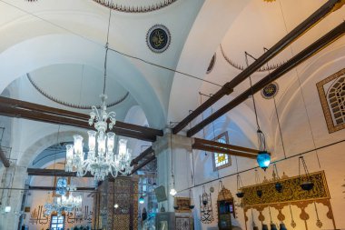 Konya, Türkiye - Ekim 2021: Yeşil Anıtmezar olarak bilinen Mevlana Müzesi, Konya, Türkiye 'de mimari. Persli bir Sufi olan Rumi 'nin mozolesi.