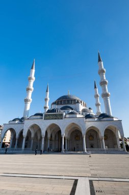 Ankara, Türkiye - Ekim 2021: Ankara, Türkiye 'deki Melike Hatun Camii. Cami, 2017 yılında Ankara 'nın eski semtinde açıldı..