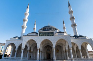 Ankara, Türkiye - Ekim 2021: Ankara, Türkiye 'deki Melike Hatun Camii. Cami, 2017 yılında Ankara 'nın eski semtinde açıldı..