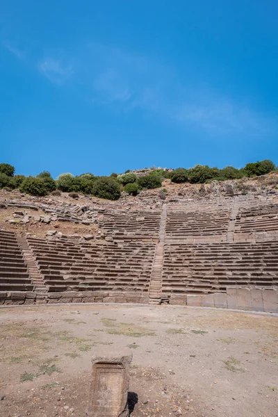 Divadlo Assos Starověké Řecké Archeologické Naleziště Výhledem Egejské Moře Turecku — Stock fotografie