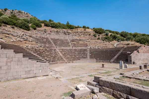 Divadlo Assos Starověké Řecké Archeologické Naleziště Výhledem Egejské Moře Turecku — Stock fotografie