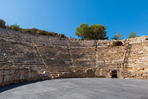 Patara, Türkiye 'deki antik arkeoloji sahası ve amfitiyatrosu. Lycia Ligi başkenti Patara 'nın kalıntıları.