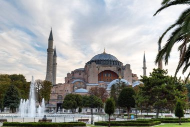 Şafak vakti Ayasofya, İstanbul 'un ünlü simgesi Türkiye' nin Sultanahmet bölgesinde çekildi