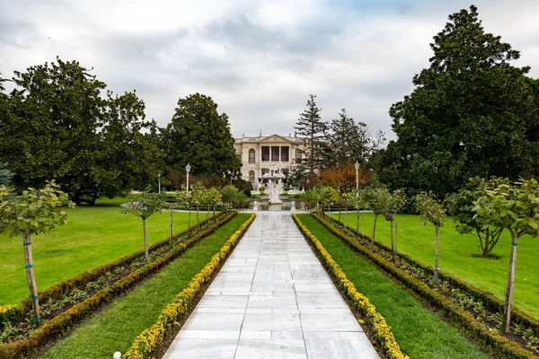 Jardín Del Palacio Dolmabache Estambul Turquía Dolmabache Sirvió Como Principal — Foto de Stock