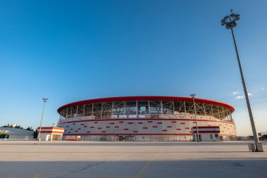 Antalya, Türkiye - Ekim 2021: Antalya Stadyumu, Türkiye 'nin Antalya kentinde çok amaçlı bir stadyum. Çoğunlukla Antalyaspor futbol maçlarında kullanılır.