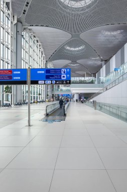 İstanbul, Türkiye - Eylül 2021: İstanbul Havalimanı mimarisi ve iç mimarisi. İstanbul Havalimanı, İstanbul 'a hizmet veren ana uluslararası havaalanı