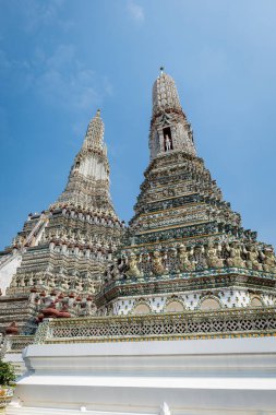 Wat Arun, Tayland, Bangkok 'ta bir Budist tapınağı. Wat Arun 'un merkezi Tayland' ın en bilinen simgelerinden biridir.