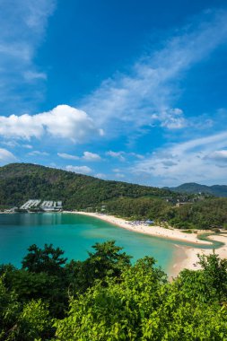 Phuket, Tayland 'daki Nai Han Sahili okyanus manzaralı. Nai Han Sahili, Tayland 'ın Phuket Adası' nda sakin bir sahil beldesi..